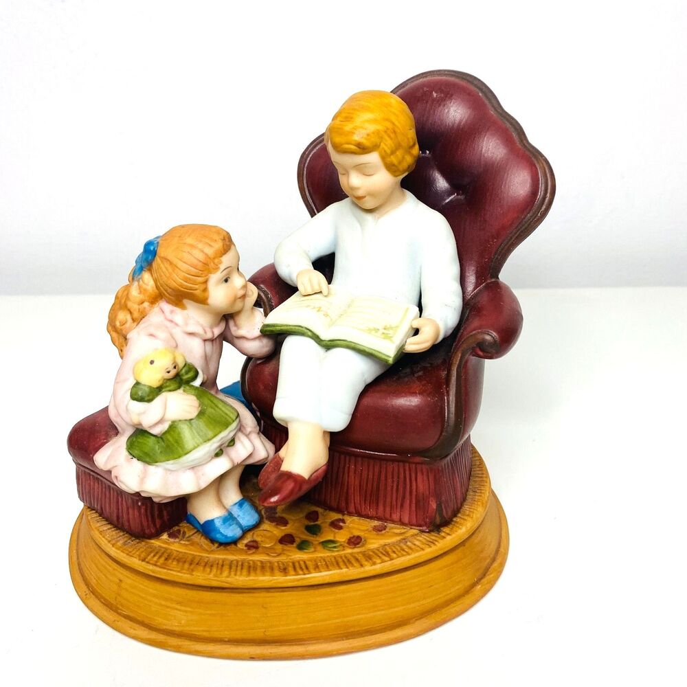 VTG Avon Christmas Memories Enjoying the Night Before Christmas Scene Figurine